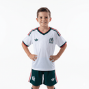 Conjunto infantil selección México 2026 2027 segunda equipación blanca y pantalón verde calidad 1.1 oficial edición Copa del Mundo, México infantil 2026, Conjunto niño México blanco, Ropa selección México niños 2026, Equipación México junior 26/27, Calidad 1.1 infantil blanca, Tienda Hincha Futbolero, Regalo niño fútbol México, Camiseta blanca México niño, Mexico Kids 2026 Away.