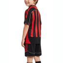 Conjunto infantil retro AC Milan 2006 2007 primera equipación roja y negra calidad 1.1 premium época Kaká campeón de Europa oficial, Milan infantil retro, Conjunto niño Milan 2007 rossonero, Ropa AC Milan niños retro, Equipación Milan junior 06/07, Calidad 1.1 infantil, Tienda Hincha Futbolero, Regalo niño Milan fútbol, Camiseta roja y negra niño retro, Milan Kids Retro 2006.