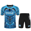Conjunto entrenamiento hombre SSC Napoli temporada 2025 2026 oficial azul camiseta y pantalón negro técnica transpirable pro serie a kit partenopeo.