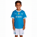 Napoli 2026 infantil, Conjunto niño Napoli, Camiseta Napoli niño azul, Equipación Napoli infantil 25/26, Ropa oficial Napoli kids, Kit fútbol niño SSC Napoli, Regalo fútbol infantil, Comprar conjunto Napoli barato, Tienda Hincha Futbolero.