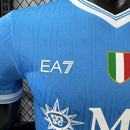Camiseta oficial SSC Napoli primera equipación 2025 2026 versión jugador color azul para hombre de Tienda Hincha Futbolero, Camiseta Napoli versión jugador, Napoli 2025/26, Primera equipación Napoli, Ropa oficial Napoli, Napoli Player Version, Comprar camiseta Napoli profesional, Azzurri moda, Napoli 2026, Camiseta técnica fútbol Italia.