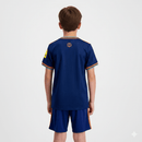 Conjunto infantil Newcastle United 2025 2026 tercera equipación azul marino camiseta y pantalón calidad 1.1 oficial, Newcastle infantil 25/26, Conjunto niño Newcastle azul marino, Ropa Newcastle United niños 2026, Equipación Newcastle junior 25/26, Calidad 1.1 infantil azul, Tienda Hincha Futbolero, Regalo niño fútbol Newcastle, Camiseta azul marino Newcastle niño, Newcastle Kids 2025 Third.