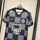 Camiseta hombre club Olimpia temporada 2026 2027 segunda equipación negra detalles blancos calidad 1.1 premium Tienda Hincha Futbolero. Olimpia 2026, Camiseta Olimpia negra, Olimpia 2027, Ropa Olimpia paraguayo, Camiseta alternativa Olimpia, Calidad 1.1 Olimpia, Rey de Copas, Tienda Hincha Futbolero, Olimpia Away Jersey 26/27.