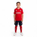 Osasuna 2026 infantil, Conjunto Osasuna niño, Equipación infantil Osasuna, Ropa oficial CA Osasuna niños, Kit fútbol infantil barato, Regalo fútbol niño Osasuna, Camiseta y pantalón Osasuna, Jersey Osasuna kids, Rojillo lifestyle kit, Comprar conjunto barato, Tienda Hincha Futbolero.