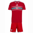 Gales 2026 infantil, Conjunto niño Gales, Camiseta Gales niño roja, Equipación Gales infantil 26/27, Ropa oficial Gales kids, Kit fútbol niño Gales, Regalo fútbol infantil, Comprar conjunto Gales barato, Tienda Hincha Futbolero.