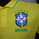Polo hombre selección de Brasil primera equipación amarilla versión jugador temporada 2025 2026 calidad 1.1 oficial, Brasil 2026, Polo Brasil amarillo, Camiseta Brasil versión jugador, Ropa barata Brasil, Calidad 1.1 CBF, Tienda Hincha Futbolero, Vinicius Jr 2026, Bloke Core Brasil, Polo fútbol premium, Regalo fútbol brasileño.