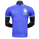 Polo oficial de la selección de Brasil segunda equipación 2025 2026 versión jugador color azul para hombre de Tienda Hincha Futbolero, Polo Brasil versión jugador, Brasil 2025/26, Polo Brasil azul, Ropa oficial Brasil, Brasil Player Version, Comprar polo Brasil profesional, Moda Brasil fútbol, Brasil 2026, Polo técnica deportiva.