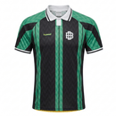 Polo oversize del Real Betis Balompié temporada 2025 2026 para hombre estilo urbano de Tienda Hincha Futbolero, Polo Real Betis oversize, Betis 2025/26, Ropa casual Real Betis, Moda urbana Betis, Polo holgada Betis, Comprar ropa Betis online, Beticismo, Benito Villamarín casual, Real Betis 2026, Estilo streetwear Betis.