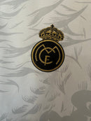 Polo hombre Real Madrid edición especial Dragón temporada 2025 2026 blanco y negro detalles bordados calidad 1.1 Real Madrid 2025, Polo Madrid Dragón, Real Madrid edición especial 25/26, Polo blanco negro Madrid, Ropa barata Real Madrid, Calidad 1.1 Madrid, Estilo Madridista, Tienda Hincha Futbolero, Hala Madrid, Bloke Core Polo.