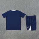 Conjunto entrenamiento PSG, PSG 2025/26, Ropa entrenamiento PSG, Kit técnico PSG, Comprar conjunto PSG hombre, Calidad premium PSG, Entrenamiento fútbol profesional, PSG 2026 azul, Equipación de práctica PSG.