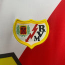Camiseta oficial del Rayo Vallecano primera equipación temporada 2001 2002 blanca con franja roja retro para hombre de Tienda Hincha Futbolero, Camiseta Rayo Vallecano retro, Rayo 01/02, Ropa Rayo Vallecano vintage, Comprar camiseta Rayo Vallecano, Vallecas, Fútbol español YEARS 2000, Camisetas fútbol retro, Retro Rayo Vallecano 2002, Historia Rayo Vallecano, Colección Rayo, La Liga.