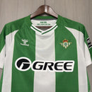 Camiseta hombre Real Betis primera equipación temporada 2025 2026 verde y blanca oficial fútbol bético Benito Villamarín transpirable bordada.