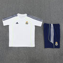 Conjunto entrenamiento hombre Real Madrid camiseta blanca y pantalón corto azul marino temporada 2025 2026 calidad 1.1 oficial, Real Madrid 2025 entrenamiento, Conjunto Real Madrid 25/26 blanco, Camiseta entrenamiento Madrid azul, Ropa deportiva Real Madrid, Calidad 1.1 galácticos, Tienda Hincha Futbolero, Entrenamiento fútbol Madrid, Kit fútbol blanco y azul, Regalo fútbol hombre Madrid, Jersey Real Madrid training.