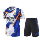 Conjunto hombre Real Madrid entrenamiento temporada 2025 2026 edición especial dragón camiseta blanca y azul con pantalón corto negro calidad 1.1 oficial, Real Madrid 2025, Conjunto dragón Madrid, Real Madrid 25/26 dragón blanco, Camiseta entrenamiento dragón, Ropa barata Real Madrid, Calidad 1.1 Madrid, Selección madridista 2026, Tienda Hincha Futbolero, Hala Madrid, Bloke Core Madrid.