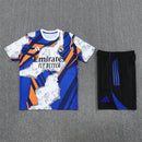 Conjunto hombre Real Madrid entrenamiento temporada 2025 2026 edición especial dragón camiseta blanca y azul con pantalón corto negro calidad 1.1 oficial, Real Madrid 2025, Conjunto dragón Madrid, Real Madrid 25/26 dragón blanco, Camiseta entrenamiento dragón, Ropa barata Real Madrid, Calidad 1.1 Madrid, Selección madridista 2026, Tienda Hincha Futbolero, Hala Madrid, Bloke Core Madrid.