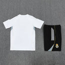 Conjunto hombre entrenamiento Real Madrid camiseta blanca y pantalón corto negro temporada 2025 2026 calidad 1.1 oficial, Real Madrid entrenamiento 2025, Conjunto blanco y negro Madrid, Ropa entrenamiento Real Madrid, Camiseta entrenamiento Madrid hombre, Calidad 1.1 Merengue, Tienda Hincha Futbolero, La Liga 2026 training, Bloke Core deportivo, Regalo hombre Real Madrid, Kit entrenamiento blanco 25/26.