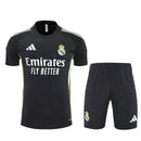 REAL MADRID CONJUNTO ENTRENAMIENTO 25/26 HOMBRE - TIENDA HINCHA FUTBOLEROConjunto hombre entrenamiento Real Madrid camiseta y pantalón corto negro temporada 2025 2026 calidad 1.1 oficial, Real Madrid entrenamiento 2025, Conjunto entrenamiento negro Madrid, Ropa entrenamiento Real Madrid, Camiseta entrenamiento Madrid hombre, Calidad 1.1 Merengue, Tienda Hincha Futbolero, La Liga 2026 training, Bloke Core deportivo, Regalo hombre Real Madrid, Kit entrenamiento 25/26.