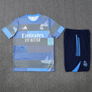 Conjunto hombre Real Madrid entrenamiento temporada 2025 2026 camiseta color azul-gris y pantalón corto azul marino calidad 1.1 oficial, Real Madrid 2025, Conjunto entrenamiento Madrid, Real Madrid 25/26 azul, Camiseta entrenamiento azul Madrid, Ropa barata Real Madrid, Calidad 1.1 Madrid, Moda madridista 2026, Tienda Hincha Futbolero, Hala Madrid, Bloke Core Madrid.