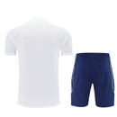 Conjunto entrenamiento hombre Real Madrid camiseta blanca y pantalón corto azul marino temporada 2025 2026 calidad 1.1 oficial, Real Madrid 2025 entrenamiento, Conjunto Real Madrid 25/26 blanco, Camiseta entrenamiento Madrid azul, Ropa deportiva Real Madrid, Calidad 1.1 galácticos, Tienda Hincha Futbolero, Entrenamiento fútbol Madrid, Kit fútbol blanco y azul, Regalo fútbol hombre Madrid, Jersey Real Madrid training.
