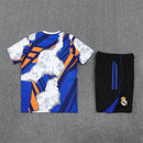 Conjunto hombre Real Madrid entrenamiento temporada 2025 2026 edición especial dragón camiseta blanca y azul con pantalón corto negro calidad 1.1 oficial, Real Madrid 2025, Conjunto dragón Madrid, Real Madrid 25/26 dragón blanco, Camiseta entrenamiento dragón, Ropa barata Real Madrid, Calidad 1.1 Madrid, Selección madridista 2026, Tienda Hincha Futbolero, Hala Madrid, Bloke Core Madrid.