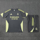 Conjunto hombre entrenamiento Real Madrid camiseta y pantalón corto gris temporada 2025 2026 calidad 1.1 oficial, Real Madrid entrenamiento 2025, Conjunto gris Madrid, Ropa entrenamiento Real Madrid, Camiseta entrenamiento Madrid hombre, Calidad 1.1 Merengue, Tienda Hincha Futbolero, La Liga 2026 training, Bloke Core deportivo, Regalo hombre Real Madrid, Kit entrenamiento gris 25/26.