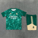 Conjunto hombre Real Madrid temporada 2026 2027 oficial camiseta y pantalón corto verde fútbol técnica transpirable entrenamiento galáctico Bernabéu.
