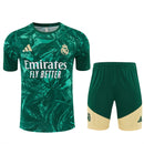 Conjunto hombre Real Madrid temporada 2026 2027 oficial camiseta y pantalón corto verde fútbol técnica transpirable entrenamiento galáctico Bernabéu.