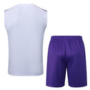 Conjunto entrenamiento hombre Real Madrid temporada 2025 2026 camiseta sin mangas blanca y pantalón corto púrpura calidad 1.1 oficial, Real Madrid 2025, Conjunto entrenamiento Madrid, Real Madrid blanco púrpura, Ropa entrenamiento barata, Calidad 1.1 Real Madrid, Madrid Training 25/26, Kit sin mangas Madrid, Tienda Hincha Futbolero, Valdebebas Style.