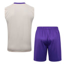 Conjunto entrenamiento hombre Real Madrid temporada 2025 2026 camiseta sin mangas blanca y pantalón corto púrpura calidad 1.1 oficial, Real Madrid 2025, Conjunto entrenamiento Madrid, Real Madrid blanco púrpura, Ropa entrenamiento barata, Calidad 1.1 Real Madrid, Madrid Training 25/26, Kit sin mangas Madrid, Tienda Hincha Futbolero, Valdebebas Style.
