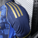 Camiseta hombre Real Madrid temporada 2025 2026 edición especial azul marino con detalles en oro versión jugador auténtica calidad 1.1 oficial, Real Madrid 2025, Camiseta Madrid especial, Real Madrid 25/26 azul oro, Camiseta auténtica Madrid, Ropa barata Real Madrid, Calidad 1.1 Madrid, Moda madridista 2026, Tienda Hincha Futbolero, Hala Madrid, Bloke Core Madrid.