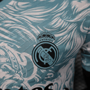 Camiseta hombre Real Madrid edición limitada Vikings temporada 2025 2026 blanca y azul versión jugador auténtica calidad 1.1 oficial, Real Madrid 2025, Camiseta Madrid Vikings, Real Madrid edición especial 25/26, Camiseta blanca azul Madrid, Camiseta barata Real Madrid, Calidad 1.1 Madrid, La Liga 2026, Tienda Hincha Futbolero, Hala Madrid, Bloke Core Vikings.
