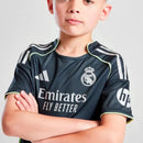 Conjunto infantil segunda equipación Real Madrid camiseta y pantalón temporada 2025 2026 calidad 1.1 oficial, Real Madrid infantil 2025, Conjunto niño Madrid visitante, Ropa Real Madrid niños 2026, Equipación Madrid junior 25/26, Calidad 1.1 infantil, Tienda Hincha Futbolero, Regalo niño Real Madrid fútbol, Camiseta visitante Real Madrid niño, Madrid Kids Away Kit.