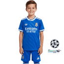Real Madrid 2026, Conjunto Real Madrid infantil azul, Equipación niños Real Madrid III, Camiseta Real Madrid niño 2026, Kit de fútbol junior Champions 15, Regalo fútbol niños Madrid, Ropa oficial Real Madrid, Pantalón niño Real Madrid, Comprar conjunto infantil barato, Tienda Hincha Futbolero.