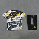 Real Madrid Marvel, Conjunto Real Madrid 2026, Entrenamiento Real Madrid 26/27, Ropa Real Madrid barata, Kit Real Madrid Marvel, Calidad 1.1 Madrid, Nueva colección 2027, Regalo fútbol hombre, Tienda Hincha Futbolero, Hala Madrid y Nada Más.