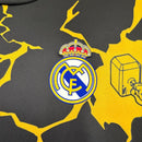 Camiseta hombre Real Madrid x Marvel edición especial temporada 2026 2027 negra manga larga calidad 1.1 oficial, Real Madrid 2026, Camiseta Real Madrid Marvel, Real Madrid manga larga, Edición especial Real Madrid 26/27, Ropa barata Real Madrid, Calidad 1.1 Madrid, Colaboración Marvel, Tienda Hincha Futbolero, Hala Madrid, Bloke Core Madrid.