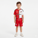 Conjunto infantil niño River Plate tercera equipación camiseta y pantalón rojo y blanco temporada 2025 2026 calidad 1.1 oficial, River Plate niño 2026, Conjunto infantil River, Camiseta River niño roja, Equipación River niño barata, Calidad 1.1 Millonario, Tienda Hincha Futbolero, Regalo fútbol niño River, Kit fútbol infantil River 25/26, Camiseta roja River niños, Ropa deportiva niño River Plate.