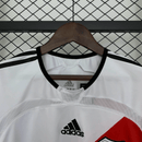 Camiseta hombre retro River Plate primera equipación blanca con banda roja temporada 2006 2007 calidad 1.1 oficial, River Plate retro 2006, Camiseta River 2007, Camiseta antigua River Plate, Jersey River vintage 06/07, Calidad 1.1 River, Tienda Hincha Futbolero, Fútbol Argentino clásico, Bloke Core River, Regalo fútbol hombre River, Camiseta River banda roja retro.