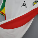 Camiseta hombre selección de Senegal mundial 2002 primera equipación blanca detalles verdes y amarillos retro calidad 1.1 premium Diouf Tienda Hincha Futbolero. Senegal 2002, Camiseta Senegal retro, Ropa Senegal fútbol, Camiseta Senegal 2002 blanca, Calidad 1.1 Senegal, Leones de Teranga Gear, Tienda Hincha Futbolero, Senegal Retro Jersey 2002.