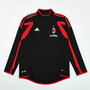 Sudadera hombre AC Milan temporada 2005 2006 entrenamiento negra detalles rojos retro calidad 1.1 premium rossonero estilo Kaká Pirlo. AC Milan 2005, Sudadera AC Milan negra, Ropa AC Milan retro, Entrenamiento Milan 05/06, Calidad 1.1 AC Milan, Rossonero Vintage Gear, Tienda Hincha Futbolero, AC Milan Black Retro Sweatshirt.