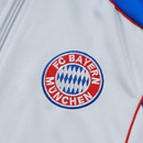 Bayern Munich 2025, Sudadera Bayern 25/26, Entrenamiento Bayern, Ropa Bayern gris, Jersey entrenamiento Alemania, Sudadera fútbol barata, Calidad 1.1 Bayern, Nueva colección Bundesliga, Regalo fútbol hombre, Tienda Hincha Futbolero.