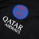 Sudadera hombre PSG temporada 2025 2026 color negra oficial fútbol París técnica sin capucha transpirable entrenamiento urbana dark mode.