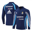 Sudadera hombre Real Madrid temporada 2003 2004 entrenamiento azul marino retro calidad 1.1 premium madridista era Galácticos Beckham Zidane. Real Madrid 2003, Sudadera Real Madrid azul marino, Ropa Real Madrid retro, Entrenamiento Madrid 03/04, Calidad 1.1 Real Madrid, Galácticos Gear, Tienda Hincha Futbolero, Real Madrid Navy Vintage.