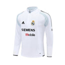Sudadera hombre Real Madrid temporada 2004 2005 entrenamiento blanca retro calidad 1.1 premium madridista era Galácticos Ronaldo Zidane Beckham. Real Madrid 2004, Sudadera Real Madrid blanca, Ropa Real Madrid retro, Entrenamiento Madrid 04/05, Calidad 1.1 Real Madrid, Galácticos Gear, Tienda Hincha Futbolero, Real Madrid White Retro Sweatshirt.