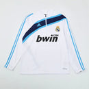 Sudadera hombre Real Madrid temporada 2009 2010 entrenamiento blanca retro calidad 1.1 premium madridista galácticos Cristiano Ronaldo Kaká. Real Madrid 2009, Sudadera Real Madrid blanca, Ropa Real Madrid retro, Entrenamiento Madrid 09/10, Calidad 1.1 Real Madrid, Madridista White Gear, Tienda Hincha Futbolero, Real Madrid White Retro Sweatshirt.