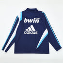 Sudadera hombre Real Madrid temporada 2009 2010 entrenamiento azul marino retro calidad 1.1 premium madridista llegada de Cristiano Ronaldo. Real Madrid 2009, Sudadera Real Madrid azul, Sudadera Madrid navy, Ropa Real Madrid retro, Entrenamiento Madrid 09/10, Calidad 1.1 Real Madrid, Galácticos 2.0 Gear, Tienda Hincha Futbolero, Real Madrid Navy Vintage.