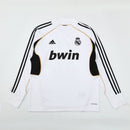 Sudadera hombre Real Madrid temporada 2011 2012 entrenamiento blanca detalles dorados retro calidad 1.1 premium la liga de los récords. Real Madrid 2011, Sudadera Real Madrid blanca, Sudadera Madrid oro, Ropa Real Madrid retro, Entrenamiento Madrid 11/12, Calidad 1.1 Real Madrid, Liga de los 100 puntos, Tienda Hincha Futbolero, Real Madrid White Gold Vintage.