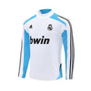 Sudadera hombre Real Madrid temporada 2012 2013 entrenamiento blanca retro calidad 1.1 premium edición 110 YEARS aniversario madridista. Real Madrid 2012, Sudadera Real Madrid blanca, Ropa Real Madrid retro, Entrenamiento Madrid 12/13, Calidad 1.1 Real Madrid, Madridista White Gear, Tienda Hincha Futbolero, Real Madrid 110 YEARS Sweatshirt.