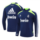 Sudadera hombre Real Madrid temporada 2012 2013 entrenamiento azul marino detalles celestes retro calidad 1.1 premium madridista 110 YEARS. Real Madrid 2012, Sudadera Real Madrid azul, Sudadera Madrid navy, Ropa Real Madrid retro, Entrenamiento Madrid 12/13, Calidad 1.1 Real Madrid, Madridista Navy Gear, Tienda Hincha Futbolero, Real Madrid Navy Vintage.