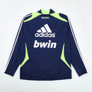 Sudadera hombre Real Madrid temporada 2012 2013 entrenamiento azul marino detalles celestes retro calidad 1.1 premium madridista 110 YEARS. Real Madrid 2012, Sudadera Real Madrid azul, Sudadera Madrid navy, Ropa Real Madrid retro, Entrenamiento Madrid 12/13, Calidad 1.1 Real Madrid, Madridista Navy Gear, Tienda Hincha Futbolero, Real Madrid Navy Vintage.