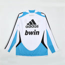 Sudadera hombre Real Madrid temporada 2012 2013 entrenamiento blanca retro calidad 1.1 premium edición 110 YEARS aniversario madridista. Real Madrid 2012, Sudadera Real Madrid blanca, Ropa Real Madrid retro, Entrenamiento Madrid 12/13, Calidad 1.1 Real Madrid, Madridista White Gear, Tienda Hincha Futbolero, Real Madrid 110 YEARS Sweatshirt.